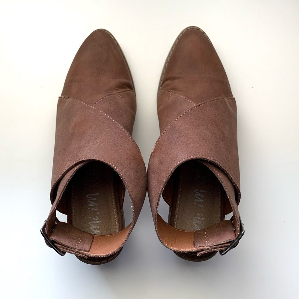 Mi.iM The Fran Buckle Wrap Mule Size 5.5.